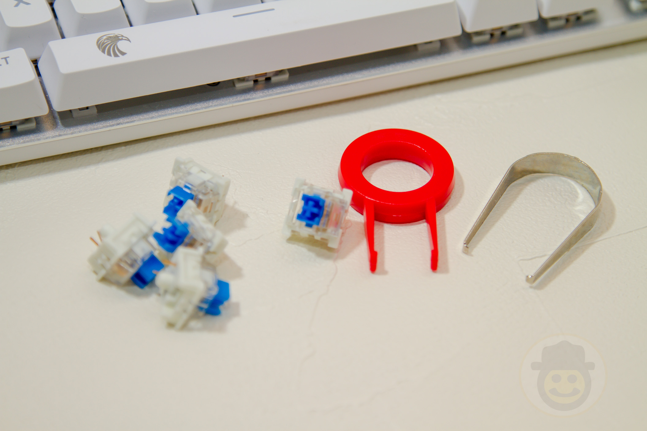 E元素 格安で白いメカニカルな光るゲーミングキーボードをレビュー まさnabi